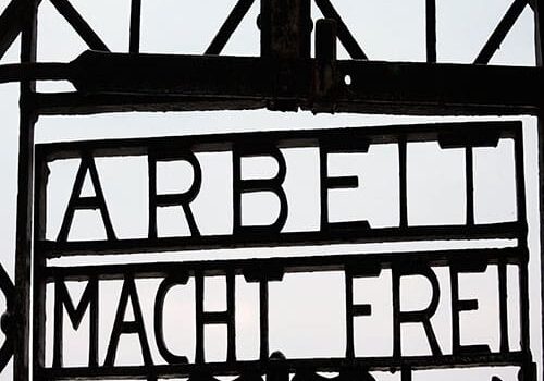 A sign that reads abert macht frei.